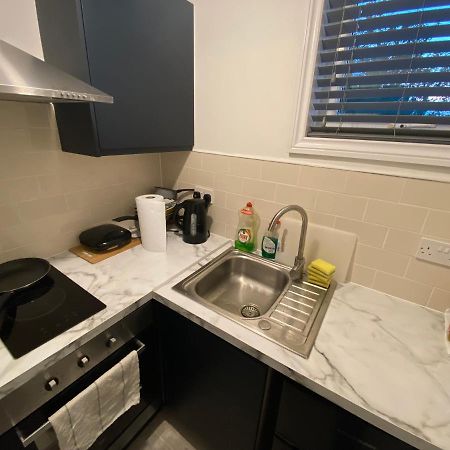 Small Single Room Walking Distance To Hove Station Extérieur photo