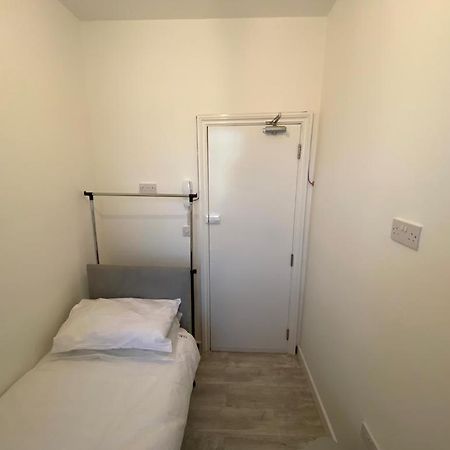 Small Single Room Walking Distance To Hove Station Extérieur photo