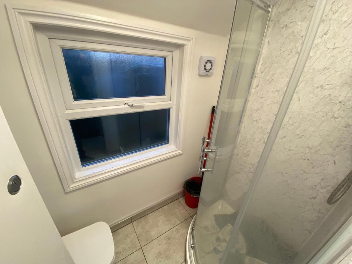 Small Single Room Walking Distance To Hove Station Extérieur photo