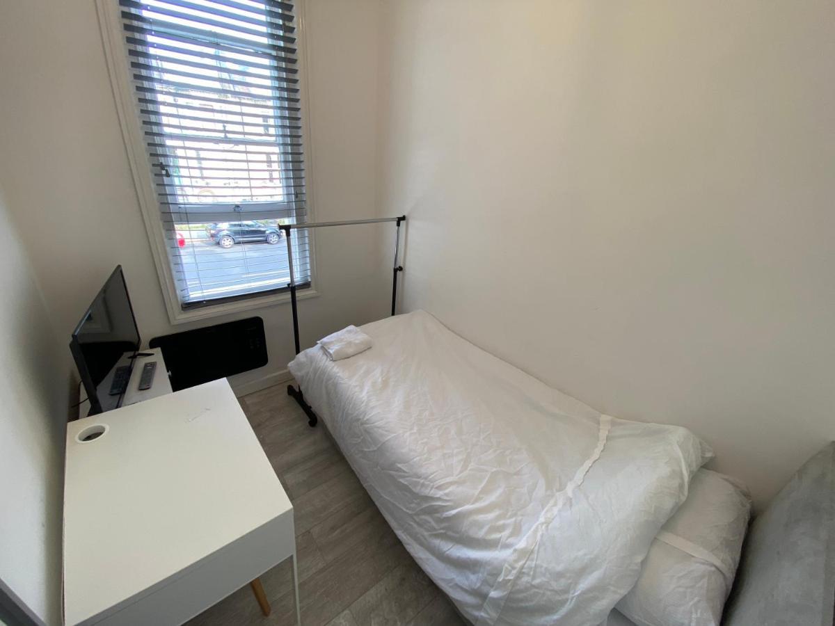 Small Single Room Walking Distance To Hove Station Extérieur photo